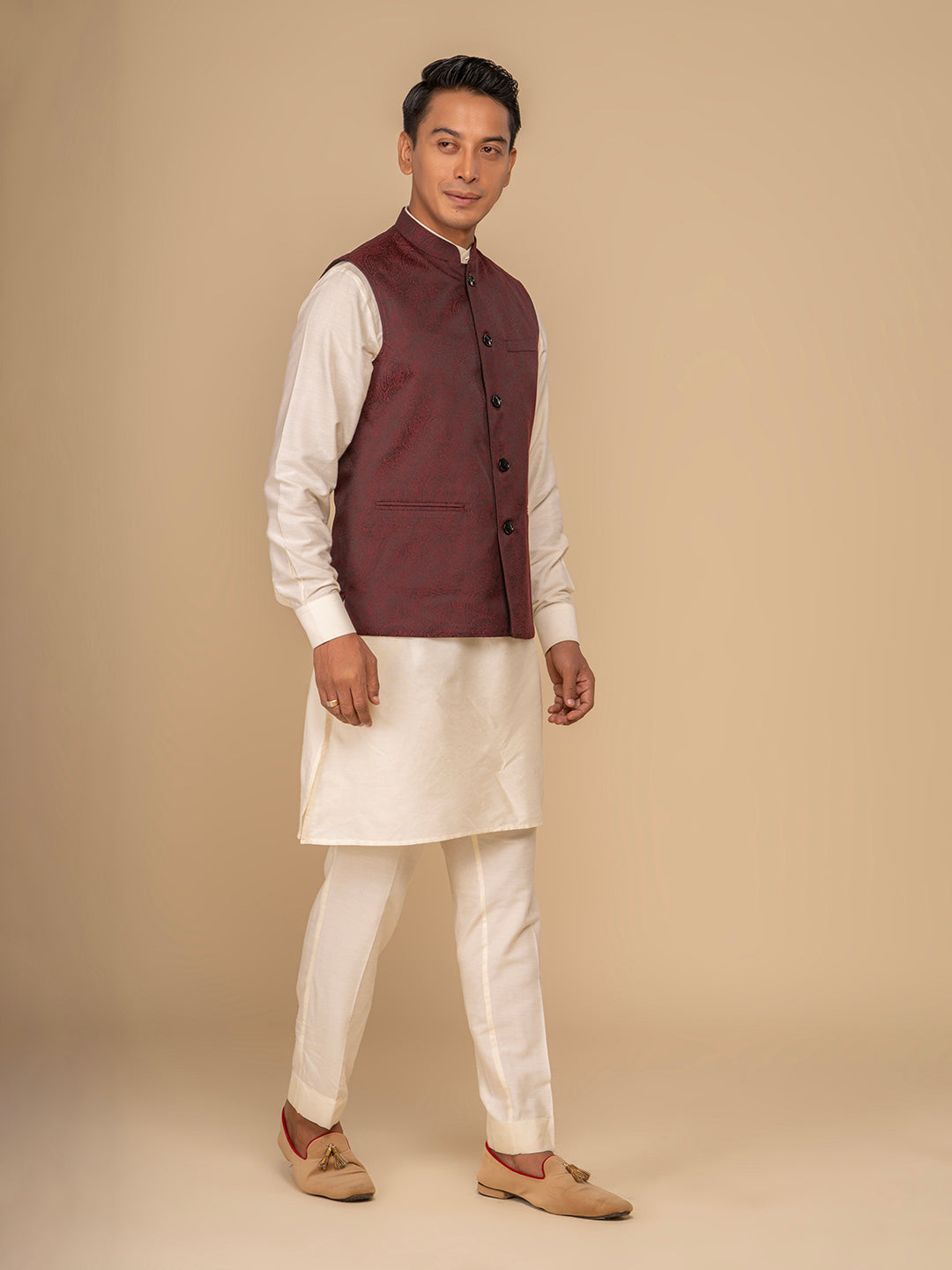 Men Maroon Bundi